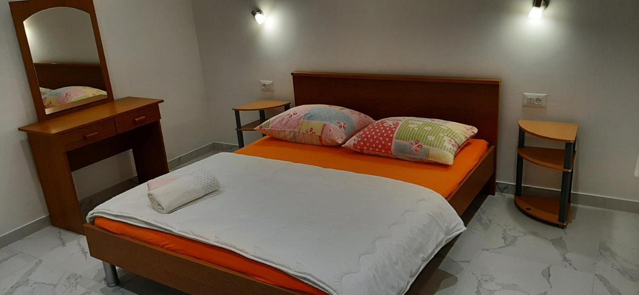 Marin I Vinka Apartment Trogir Bagian luar foto